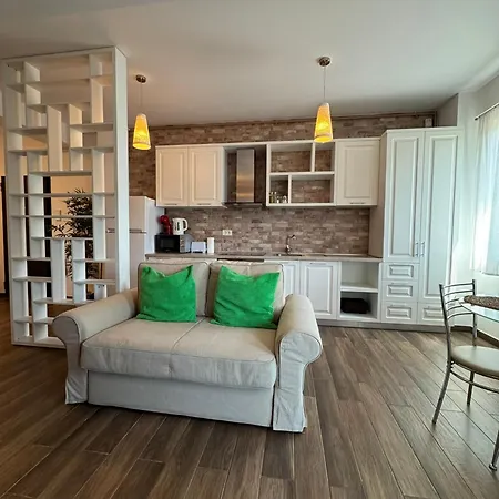 Roapart-cozy 2 1 Minut De Plaja Cu Parcare Privata Daire